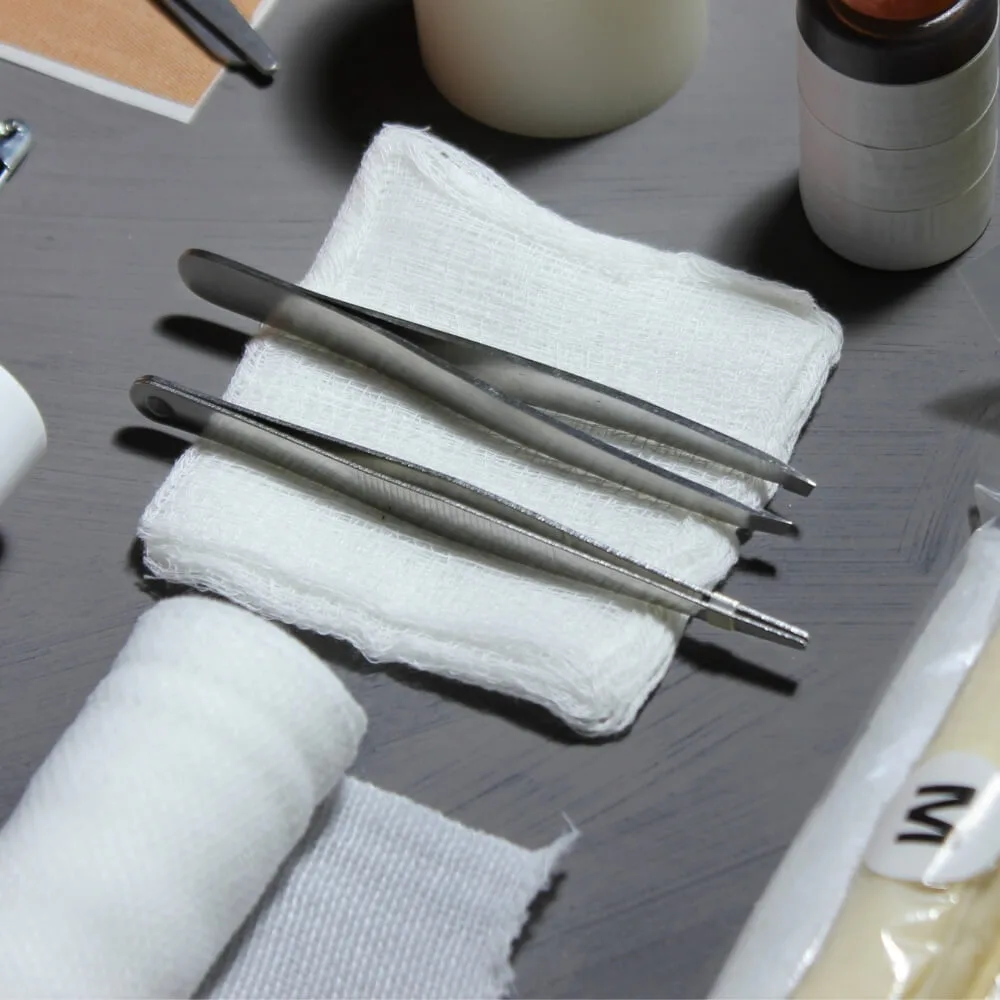 Tweezers - What Are 10 Items In A First Aid Kit